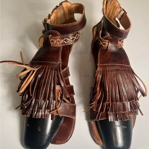 Bed|Stu Alena Gladiator Style Brown Leather Sandals With Fringe Accents 10.5